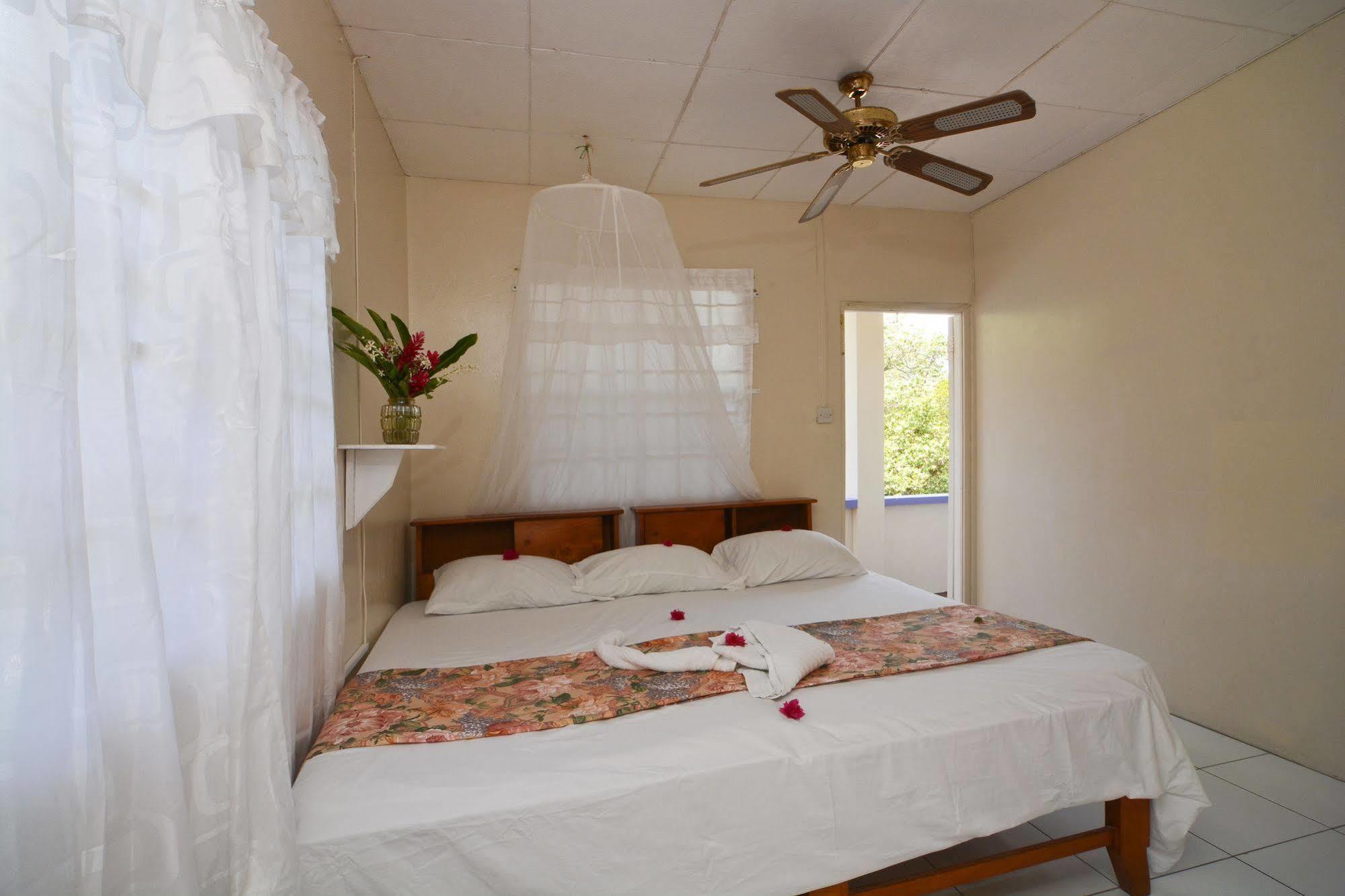 Hotel Keegans Beachside Bequia Island Exterior foto