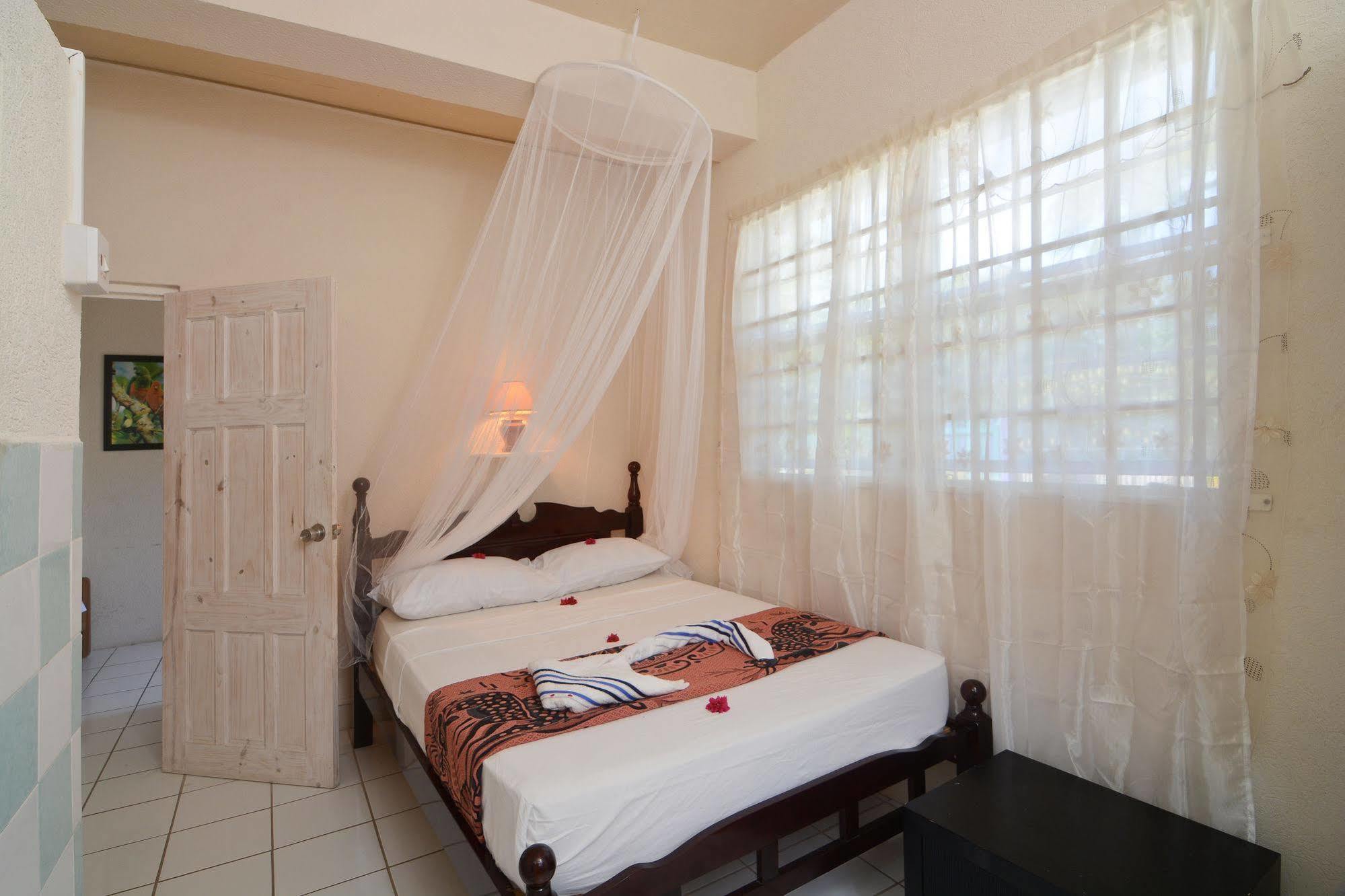 Hotel Keegans Beachside Bequia Island Exterior foto