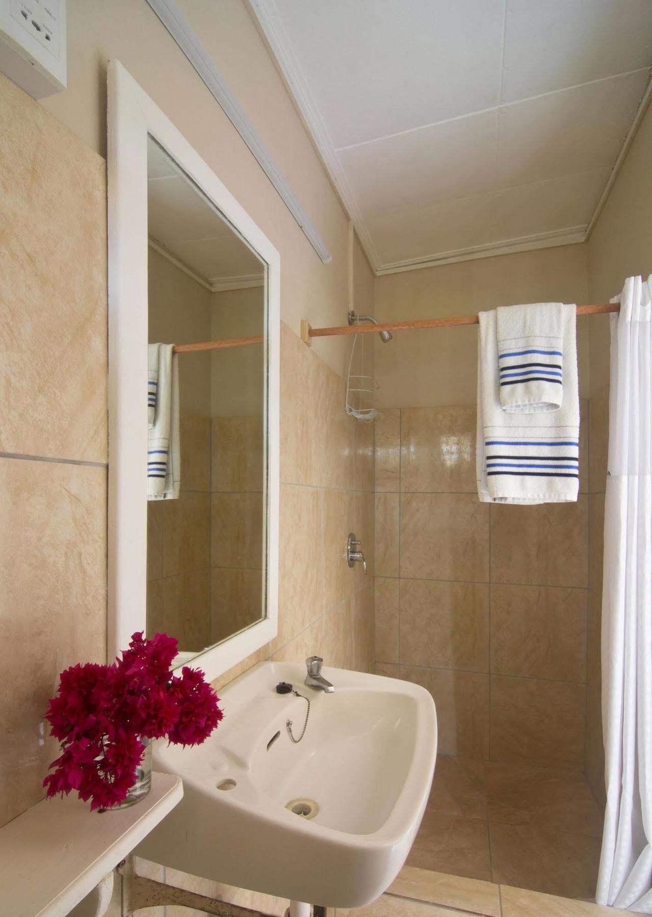 Hotel Keegans Beachside Bequia Island Exterior foto